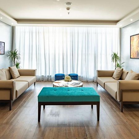 Radisson Blu Hotel, Jeddah Corniche Esterno foto A living room