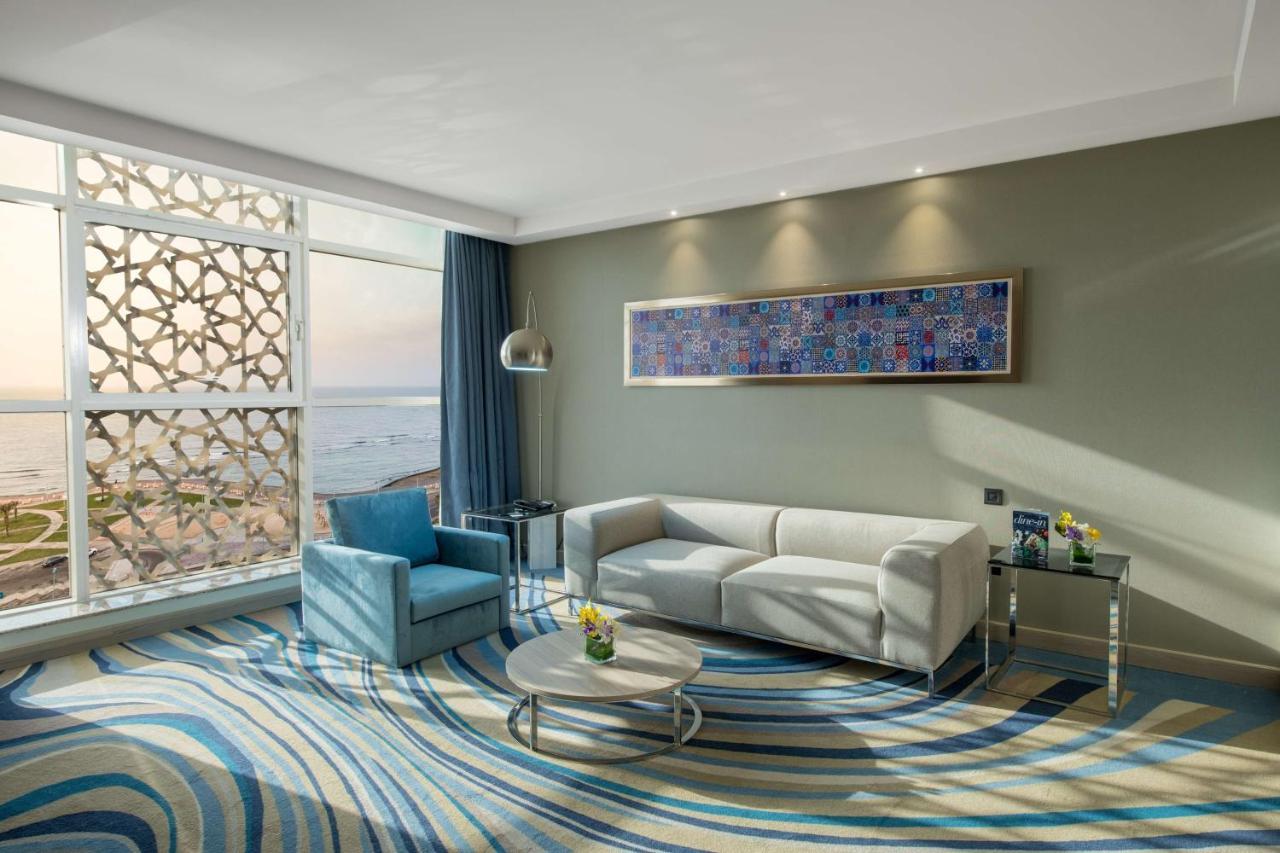 Radisson Blu Hotel, Jeddah Corniche Esterno foto A living room at the Jumeirah Atlantis