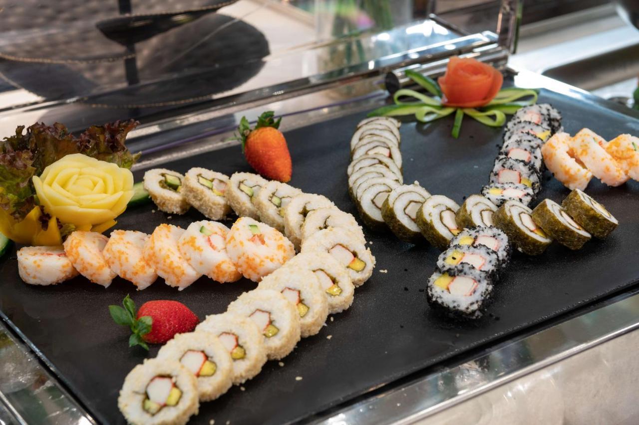 Radisson Blu Hotel, Jeddah Corniche Esterno foto Sushi