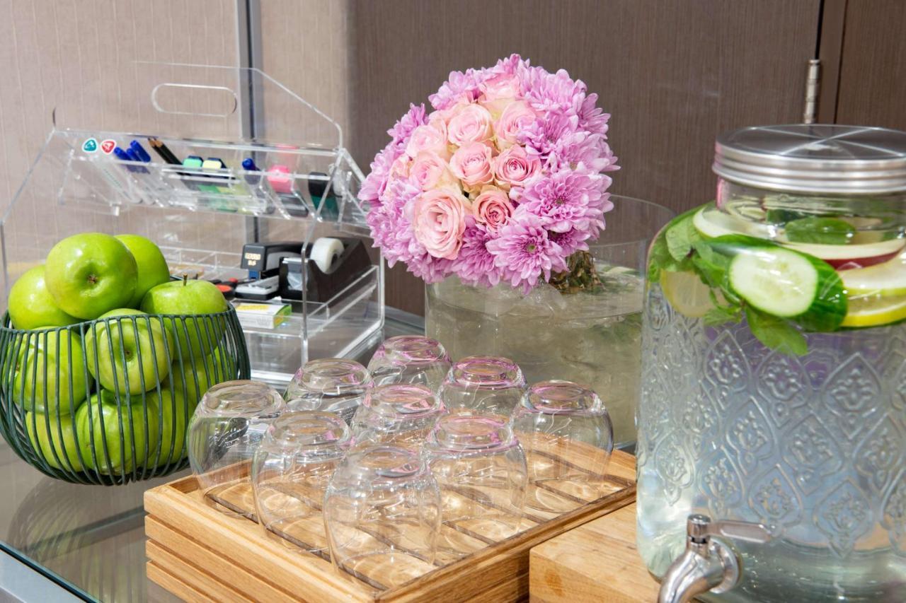 Radisson Blu Hotel, Jeddah Corniche Esterno foto Infused water