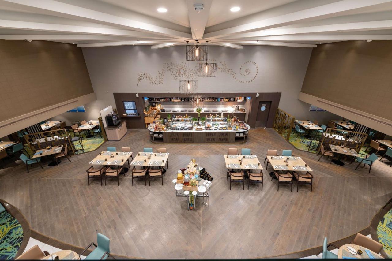 Radisson Blu Hotel, Jeddah Corniche Esterno foto The restaurant