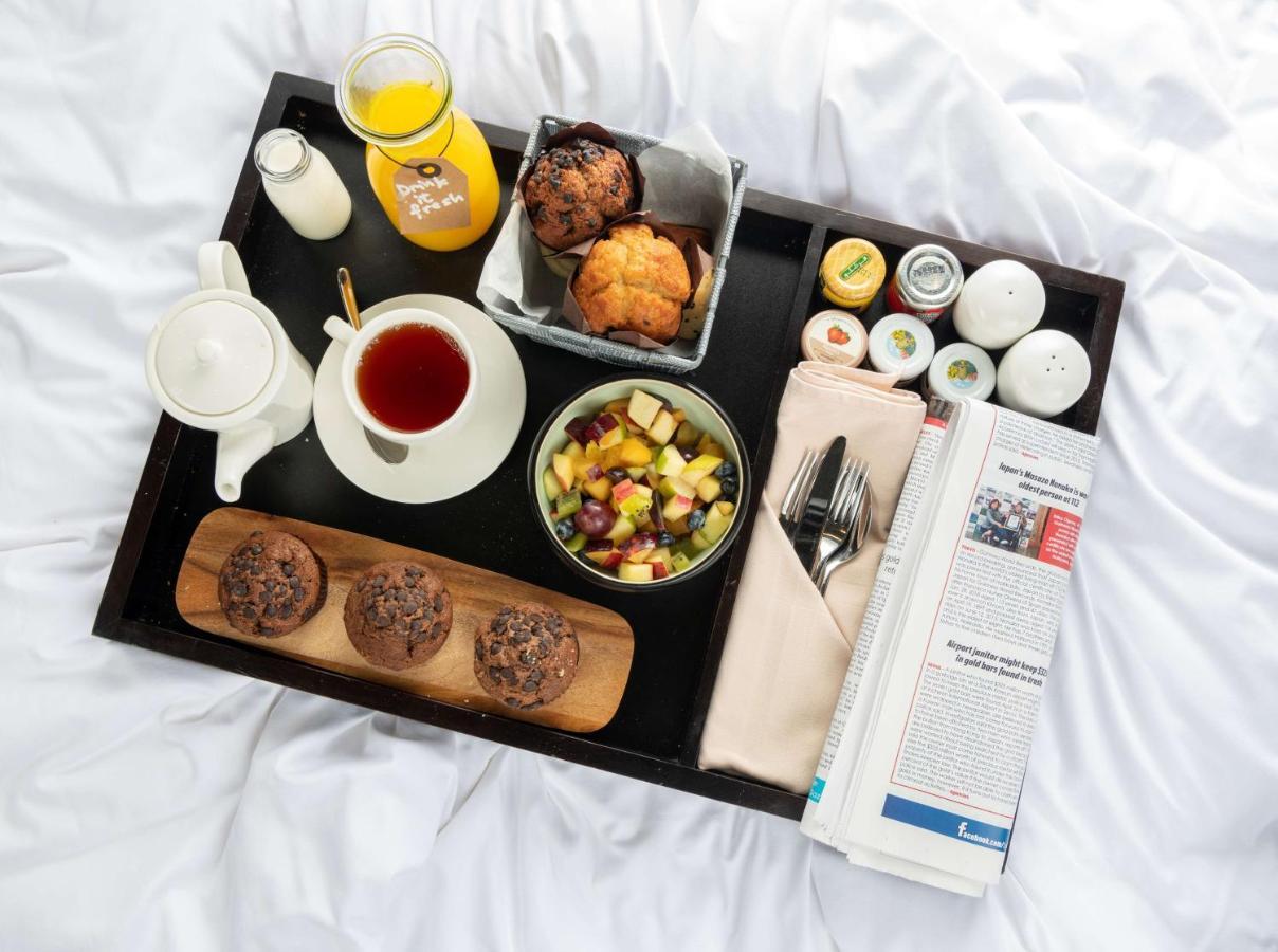 Radisson Blu Hotel, Jeddah Corniche Esterno foto Room service tray
