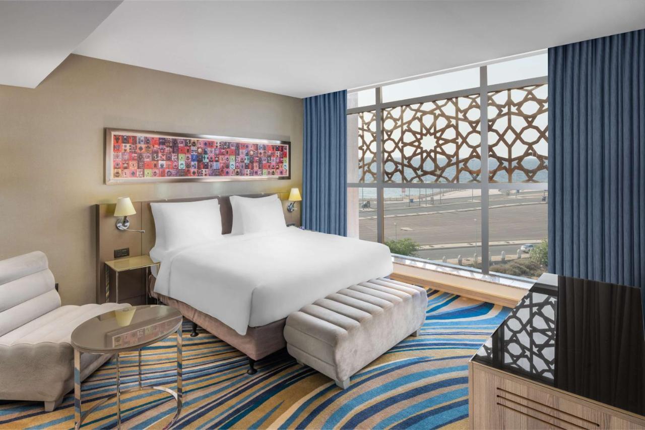 Radisson Blu Hotel, Jeddah Corniche Esterno foto A bedroom at the hotel