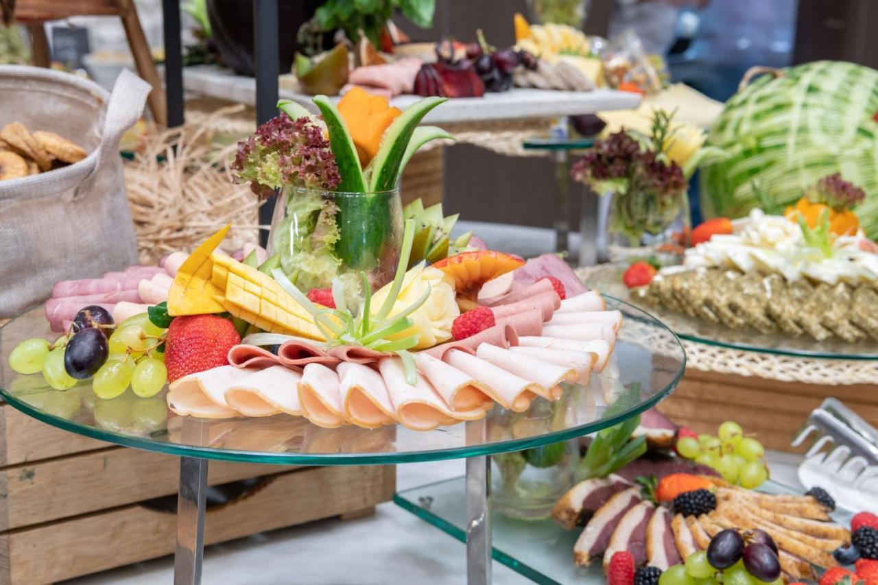 Radisson Blu Hotel, Jeddah Corniche Esterno foto A buffet