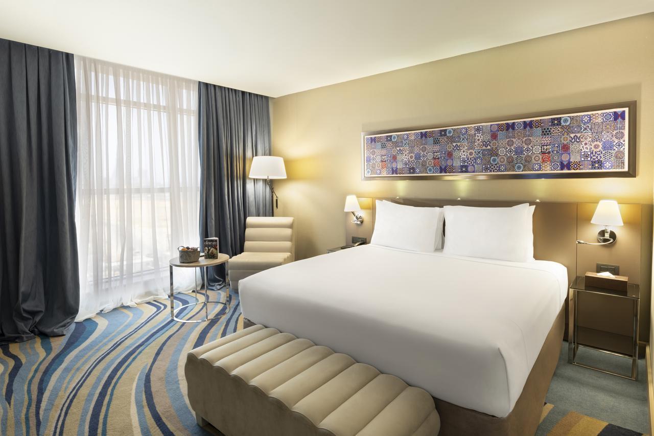 Radisson Blu Hotel, Jeddah Corniche Esterno foto A bedroom at the hotel