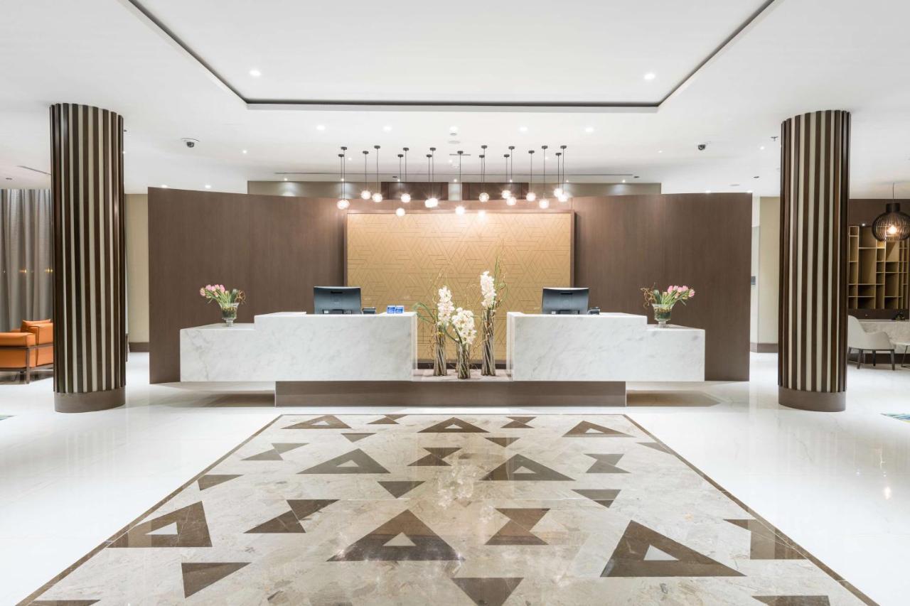 Radisson Blu Hotel, Jeddah Corniche Esterno foto The lobby of the hotel